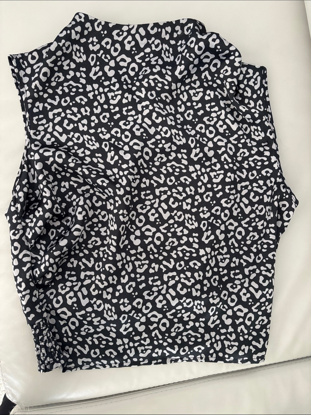 NWT SINCERELY JULES SATIN BLACK SILVER ANIMAL PRINT CROP TANK SIZE MEDIUM